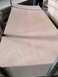 Nhà máy chuyên nghiệp <span class=keywords><strong>4x8</strong></span> bút chì gỗ tuyết tùng Veneer nhiều lớp tấm gỗ cứng màu đỏ ván ép tấm - Product Image 3
