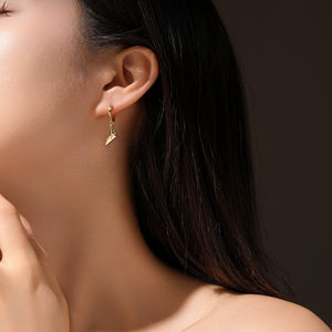 FUAMAY 2025 Tendance Boucles d'oreilles plaquées or 18 carats, minimalistes, triangle, baiser, pendantes, huggies pour mariages, vente en gros, créoles - Product Image 5