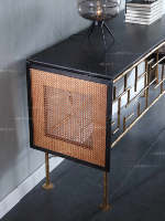 Console en rotin et bois de noyer du milieu du siècle, cadre en laiton forgé à la main, réception de luxe