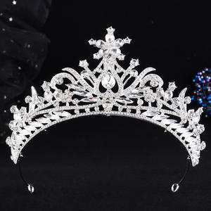 มงกุฎเจ้าสาวสไตล์เกาหลีขนาดใหญ่ 14.5 ซม. ประดับคริสตัลหรูหรา อุปกรณ์เสริมสำหรับเจ้าสาว สไตล์ยุโรปอเมริกัน ทำจากโลหะผสมประดับคริสตัล - Product Image 3