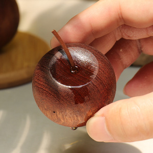 Diffuseur d'air de voiture en forme de pomme en bois de Sapele, ornement d'aromathérapie pour la maison et le bureau, cadeau pour huiles essentielles naturelles - Product Image 1