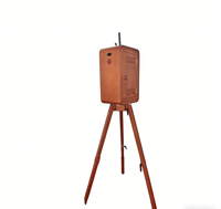 Machine photo classique haut de gamme en bois avec support d'imprimante assorti pour location événementielle (mariages, fêtes, photographie)