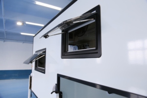 EcoCampor Mini <span class=keywords><strong>Camper</strong></span> di Lusso Confortevole <span class=keywords><strong>4x4</strong></span> per Campeggio e Viaggi, RV Personalizzato per Uso Esterno in Vendita - Product Image 3