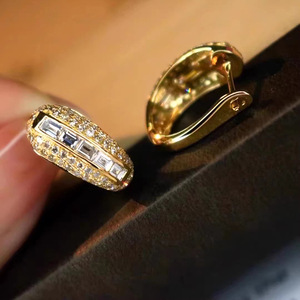Orecchini a Cerchio Quadrati con Micro Pavé per Donne, Gioielli Eleganti e alla Moda - Product Image 1