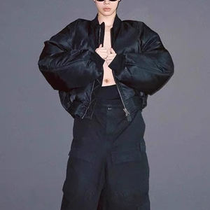 Giacca Bomber Personalizzata Streetwear da <span class=keywords><strong>Uomo</strong></span> in Nylon <span class=keywords><strong>Nero</strong></span>, Giacca Oversize in Nylon Satinato per Donna, Piumino Spesso - Product Image 4