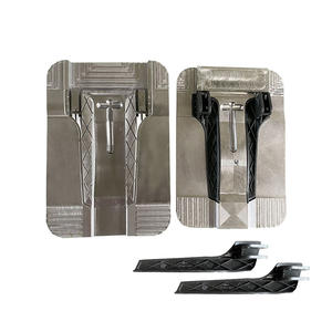 תבנית הזרקה לרכב עם משטח מבריק וטקסטורה מחומרים PVC, ABS, פוליפרופילן, PE, PBT, TPE ופוליסטירן - Product Image 4