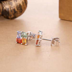 Boucles d'oreilles clous en saphir taille émeraude sur mesure, or massif 14 carats plaqué rhodium, certifiées GIA, cadeau d'anniversaire pour femme - Product Image 4