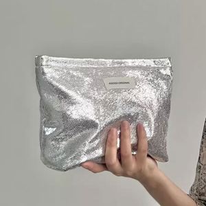 Pochette de maquillage métallique brillante, élégante pochette de soirée, pochette cosmétique scintillante pour les fêtes, les banquets et les voyages - Product Image 1