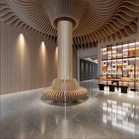 Plafond en tube carré incurvé en aluminium ondulé pour la conception d'intérieur commercial moderne, plafond à lamelles ondulées en aluminium