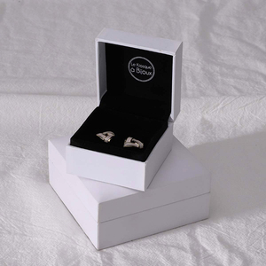 Boîte à bagues de luxe personnalisée, rigide, à rabat, avec charnières, emballage cadeau pour bijoux, insert floqué pour bagues, gaufrage, logo personnalisé, vente en gros - Product Image 5