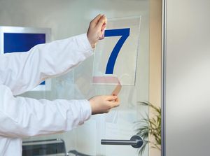 Tesa 4965 Cinta de película PET de doble cara transparente - Product Image 4