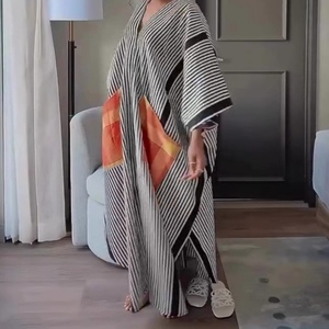 ชุดเดรสผู้หญิงสไตล์แอฟริกันทรงหลวม ไซส์ใหญ่ มีกระเป๋าใบใหญ่ ลายทางสีตัดต่อ แฟชั่น - Product Image 2