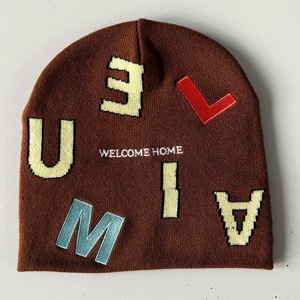 Bonnet en tricot acrylique haut de gamme multicolore personnalisé avec logo pour homme et femme – Idéal pour l'hiver et les voyages - Product Image 5