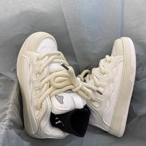 2024 inverno nuovo stile <span class=keywords><strong>da</strong></span> <span class=keywords><strong>uomo</strong></span> e <span class=keywords><strong>da</strong></span> donna Sneakers universali in edizione limitata <span class=keywords><strong>scarpe</strong></span> bianche alla moda con suole spesse <span class=keywords><strong>scarpe</strong></span> col <span class=keywords><strong>tacco</strong></span> <span class=keywords><strong>alto</strong></span> - Product Image 4