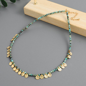 Collier ras du cou vintage bohème en perles turquoise avec pendentif pièce en acier inoxydable et franges, cadeau, personnalisable, OEM, pour revendeurs de boutiques, vente en gros - Product Image 1