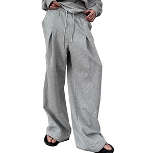 Pantalon de survêtement sportif plissé à jambe large, décontracté, épais et fluide, de haute qualité, pour la mode en gros - Product Image 3