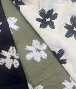 Bán Buôn Trừu Tượng Hoa Lá <span class=keywords><strong>In</strong></span> 100% Polyester Satin Vải Cho Hàng May Mặc Quần Áo Ăn Mặc - Product Image 6