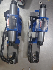 ตัวควบคุมทิศทางแบบสัดส่วน R900972654 4WRKE16W8-200P-3X 6EG24K31 A5D3M ตัวควบคุมทิศทางแบบสัดส่วน R900972654 4WRKE16W8-200P-3X 6EG24 - Product Image 5