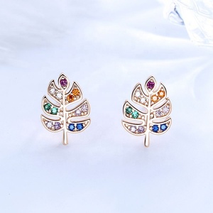 ต่างหูแบบหนีบทรงใบไม้ประดับเพชรคิวบิกเซอร์โคเนียเกรด AAA ชุบทองคำขาว 18K แฟชั่นขายดีสำหรับผู้หญิงและเด็กผู้หญิง - Product Image 6