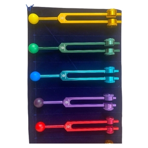 Juego de Diapasones de Chakra Coloridos 8 en 1 de Primera Calidad, Diapasones Curativos de Aluminio con Peso y Bolsa de Transporte de Terciopelo - Product Image 3