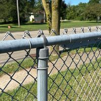 Malla de Alambre Galvanizada y Recubierta de PVC de 6 y 8 Pies para Cercas de Seguridad Perimetral en Granjas y Jardines