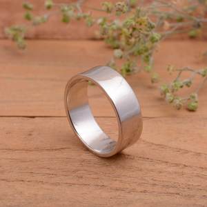 Anillo Minimalista de Plata con Engaste de Bisel |   Joyería Artesanal Unisex para Bodas y Fiestas de 5 mm de Ancho |   Venta al por Mayor - Product Image 1