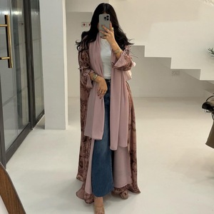 Conjunto de Dos Piezas de Kimono Abierto con Estampado Tie Dye y Lazo de Chifón, con Hiyab, Manga Larga, Ropa Islámica Informal, Venta al Por Mayor, Personalizado - Product Image 2