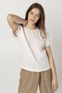 Haut en lin blanc pour femme, léger et confortable, avec un beau décolleté en scoop et des manches courtes plissées, parfait pour l'été - Product Image 3