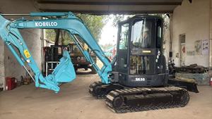 รถขุดขนาดเล็ก Kobelco SK55 น้ำหนัก 5.5 ตัน ความจุบุ้งกี๋ 0.2 ลูกบาศก์เมตร อุปกรณ์ก่อสร้างมือสอง พร้อมเครื่องยนต์ Kobelco 59 กิโลวัตต์ ใช้งานมาแล้ว 0-2000 ชั่วโมง - Product Image 3