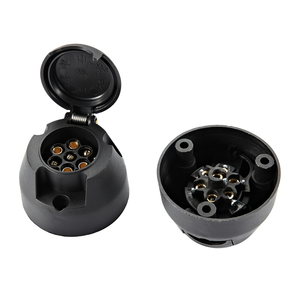 <span class=keywords><strong>Prise</strong></span> de <span class=keywords><strong>remorque</strong></span> mâle à <span class=keywords><strong>7</strong></span> <span class=keywords><strong>broches</strong></span> pour relier le connecteur de <span class=keywords><strong>remorque</strong></span> aux véhicules de remorquage - Product Image 1