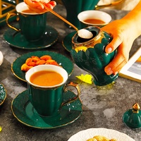2023 nouveaux ensembles de thé à café en porcelaine de luxe avec tasses soucoupe cuillères Pot à sucre Mulk cruche plateau de rangement support boîte-cadeau vert blanc ensemble