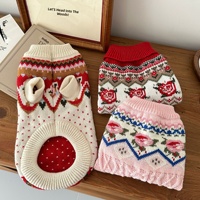 Sweater Hewan Peliharaan Serat Akrilik Retro Motif Mawar Merah Cerah untuk Anjing dan Kucing Kecil Musim Gugur/Dingin