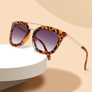 CONCHEN Precio bajo Niños 2025 Regalo de fiesta al aire libre Nuevas gafas de sol Forma de oso Regalo del Día de los niños Gafas de sol - Product Image 5