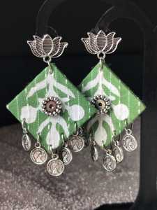 ต่างหูห้อยรูปดอกไม้สไตล์โบโฮชิคทันสมัย ทำด้วยผ้าเนื้อเบา งานแฮนด์เมด คุณภาพสูง ชุบโลหะผสมแบบออกซิไดซ์ เป็นมิตรกับสิ่งแวดล้อม - Product Image 5