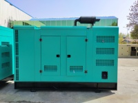 Groupe électrogène diesel silencieux remanufacturé résistant aux hautes températures, tropicalisé, avec capot insonorisé, pour le Moyen-Orient