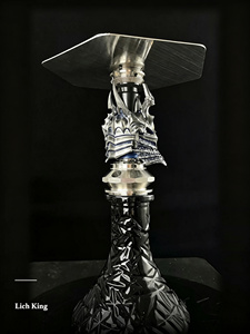 Chicha artistique fantaisie couronnée en résine et acier inoxydable de 40 cm avec corps en verre et base en cristal pour la décoration de salons, hôtels et clubs - Product Image 1