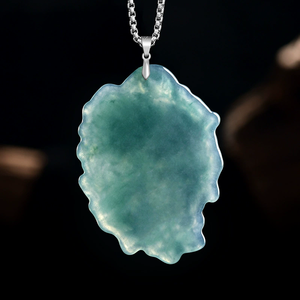 Pendentif crâne en jadéite bleu eau naturelle de qualité A, serti d'argent S925 de qualité glace avec jade, design hip-hop sombre unique - Product Image 5