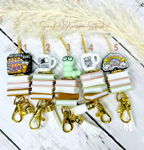 Porte-clés papillon fait main personnalisable, pendentif mignon en silicone et acrylique, accessoire de sac perlé fait main - Product Image 5