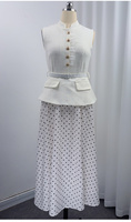 Robe d'été élégante pour femme, col montant, boutonnée sur le devant, avec ceinture à la taille, sans manches, effet deux pièces, à pois