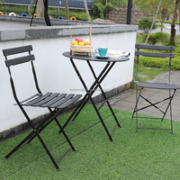 Meubles d'extérieur durables et modernes, ensemble de table et de chaises rondes colorées pour les cours, les cafés et les jardins, pour les hôtels