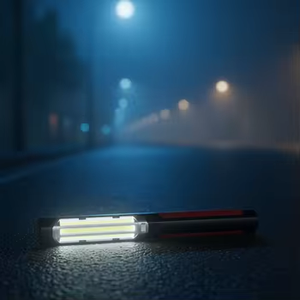 FAVOURLIGHT 990lm Lampe de travail COB rechargeable USB-C, étanche IP65, portable, pour atelier, usage routier, bureau, double intensité lumineuse réglable - Product Image 6