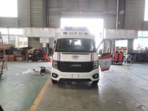 Ambulancia Nueva JMC ICU 4x4 con Cabina Cuadrada, Automática, Gasolina, Equipamiento Médico, EURO 5, 3-8m - Product Image 2