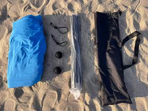 Abri de plage facile à installer avec cordons élastiques et ancrage par sacs de sable – Équipement de vacances d'été – Tente de plage pare-soleil - Product Image 5