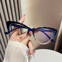 Lunettes de vue optiques tendance vintage 2025 avec logo personnalisé, lunettes de protection anti-lumière bleue colorées de style œil de chat pour femmes