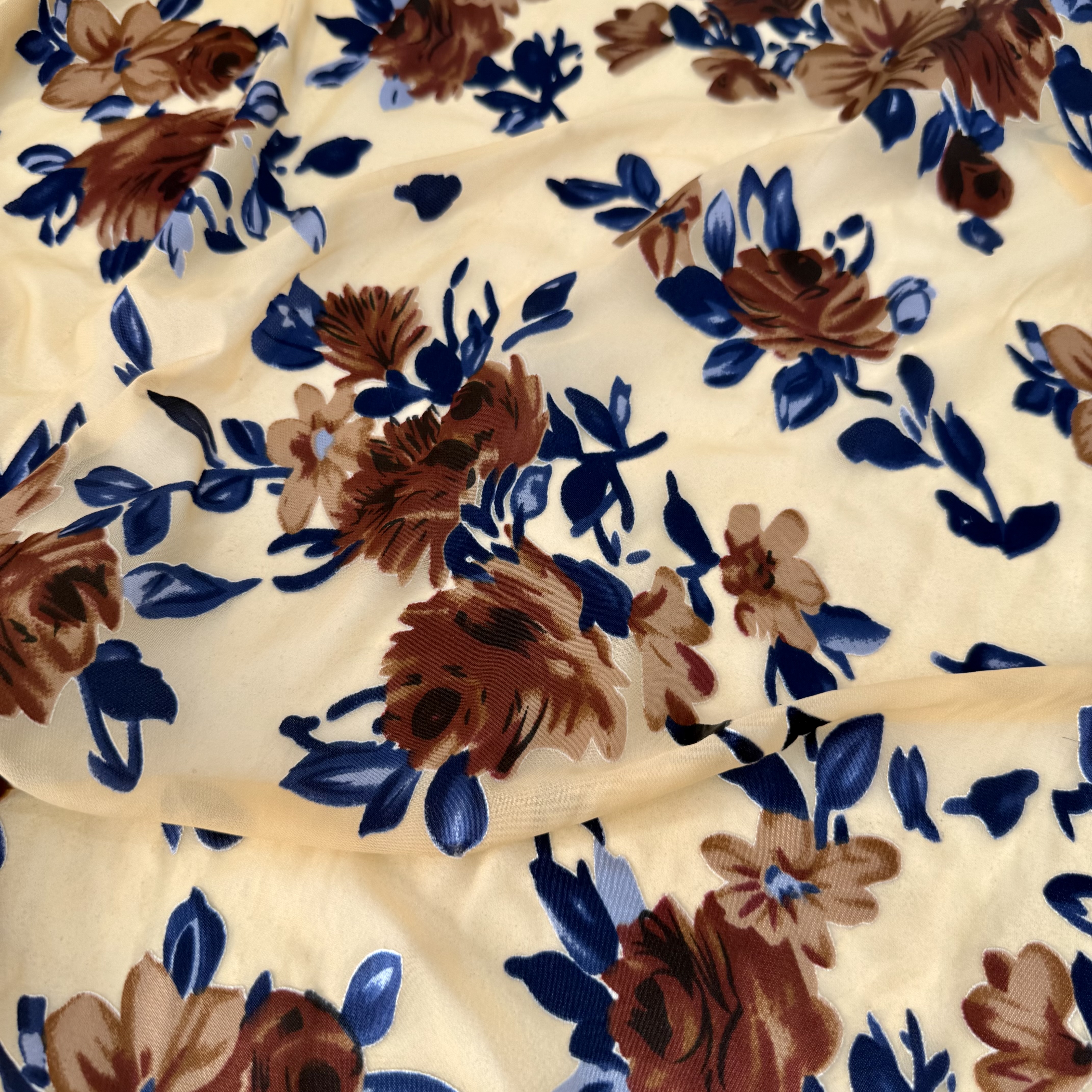 Retro Style Women's Heavyweight Abrasion-Resistant Knitted Flocked Floral Pattern Flannel Fabric for Dresses