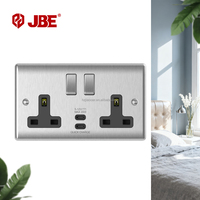 Prise murale standard britannique 1 gang 13A avec interrupteur DP, 2 ports USB-C à charge rapide 20W/45W, IP20, en acier inoxydable, bords incurvés, installation facile pour la maison