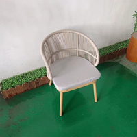 Chaises de patio d'extérieur en rotin tout temps avec lumières mobilier de luxe Ensembles de jardin en osier PE chaise en rotin à bras moderne en aluminium