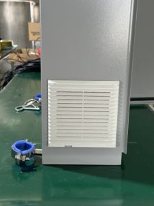 Caixa de Distribuição de Energia Industrial em Aço Inoxidável IP66 para Uso Externo, Baixa Tensão, Revestida a Pó, com Disjuntor - Product Image 6