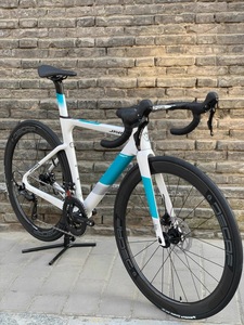 Vélo de route en fibre de carbone FUOCO6 TOP 105 2025, 24 vitesses, freins à disque, cadre UCI 700C, vélo de route FUOCO - Product Image 5