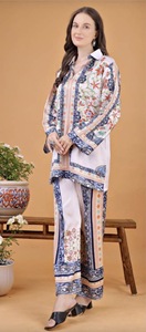 Ensemble coordonné deux pièces pour femmes, respectueux de l'environnement, respirant, ensemble Kurti et pantalon assorti, tenue décontractée élégante et confortable pour toutes les saisons - Product Image 3